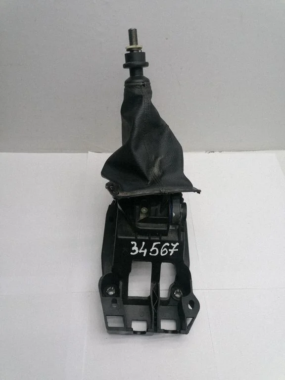 Gear selector mechanism