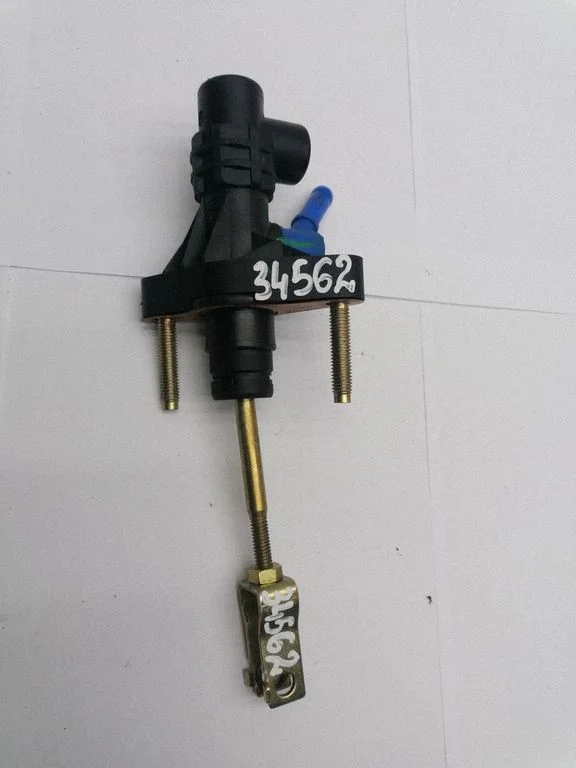 Clutch master cylinder – Toyota Avensis T250 (2006-2009)