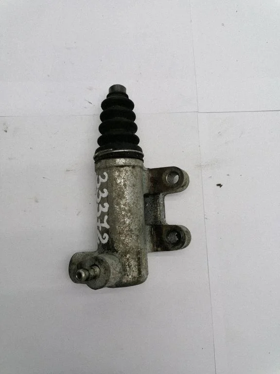 Clutch master cylinder 390135