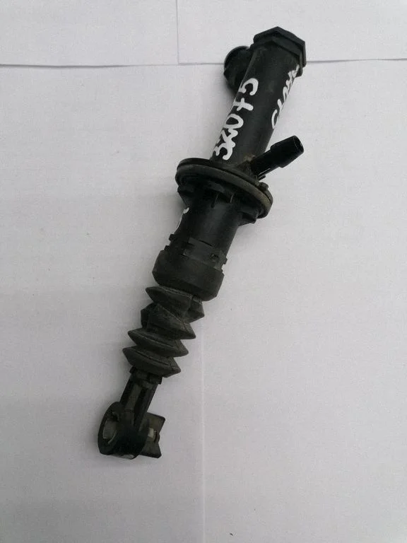 Clutch master cylinder 8200436137C
