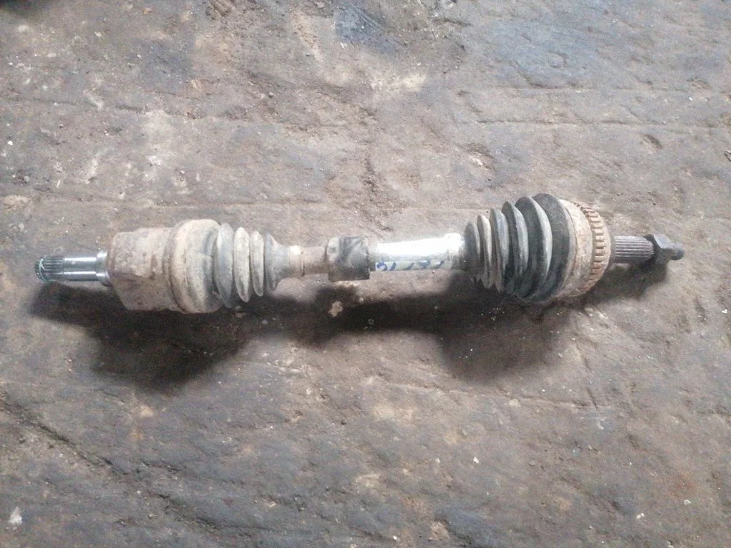 Front driveshaft – left