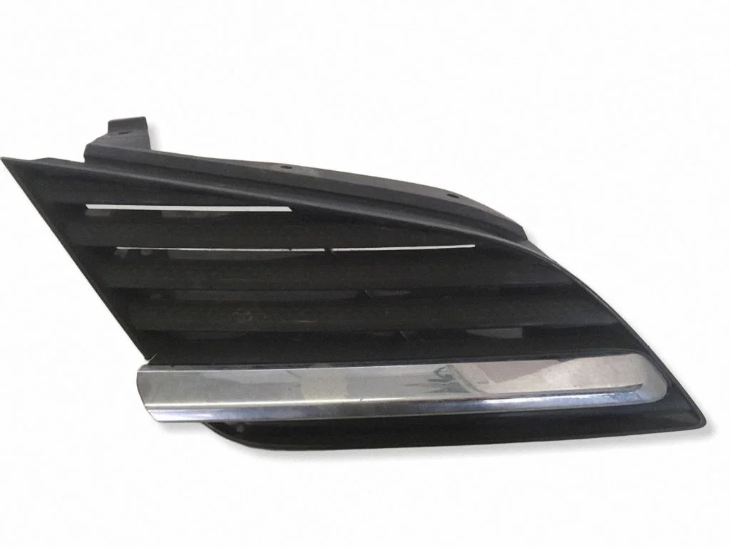 Front bumper upper radiator grill 62320AU300