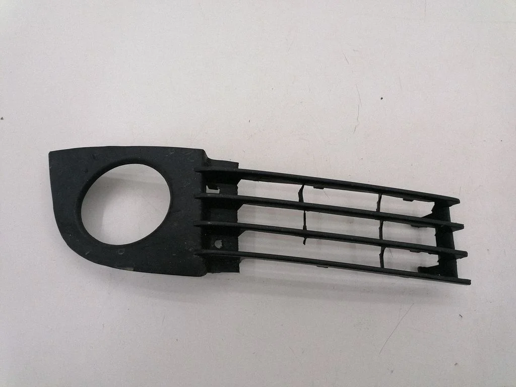 Front fog light trim/grill 4B0807681T