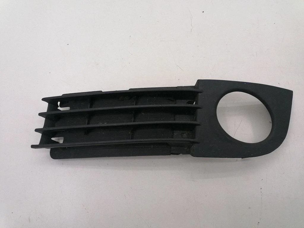 Front fog light trim/grill 4B0807681T