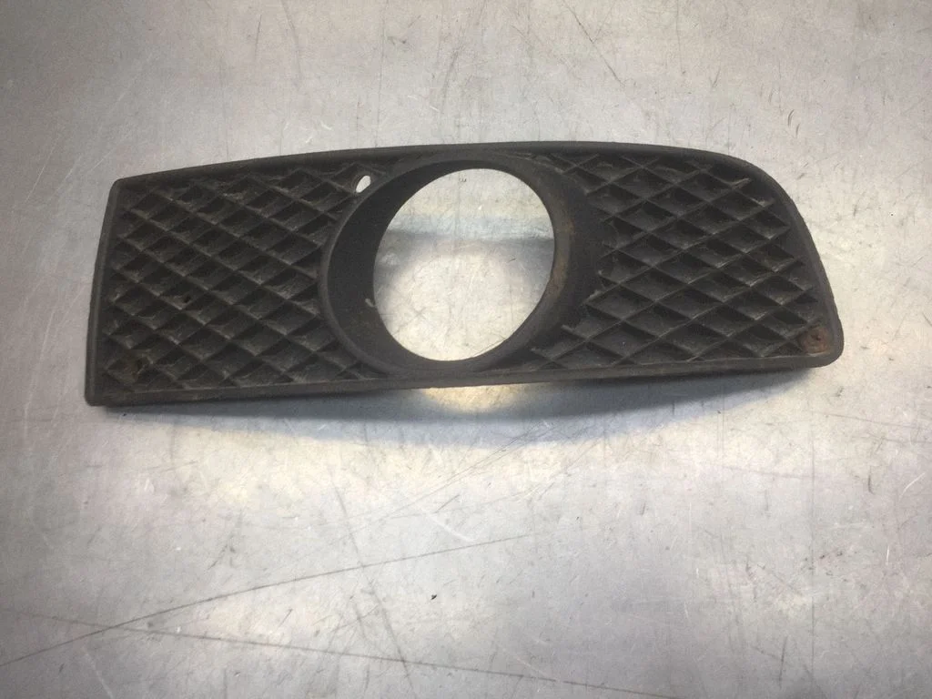 Front fog light trim/grill – Volkswagen Polo III 6N 6N2 6NF (1995-2001)