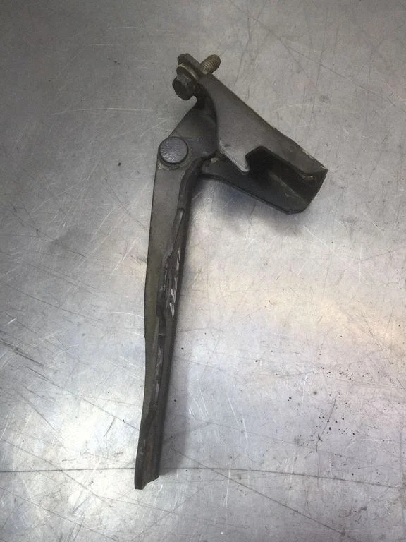 Engine bonnet/hood hinges – right