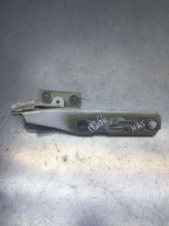 Engine bonnet/hood hinges 8E0823301E