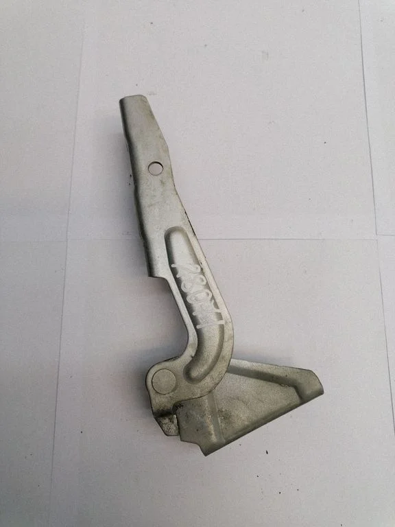 Engine bonnet/hood hinges MR959412