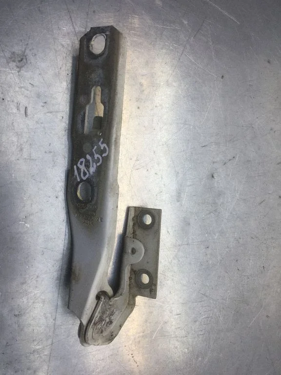 Engine bonnet/hood hinges 8E0832802E
