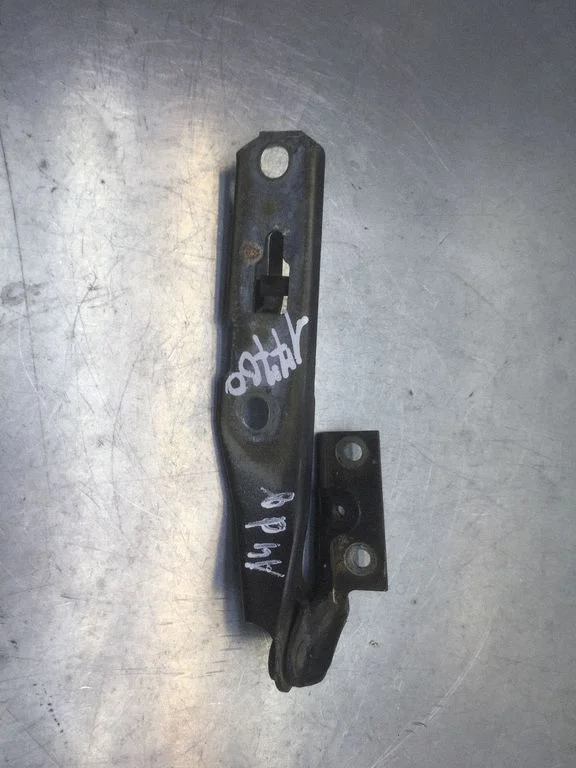 Engine bonnet/hood hinges 8E0823302