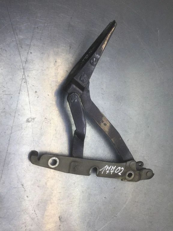 Engine bonnet/hood hinges 8E5827301
