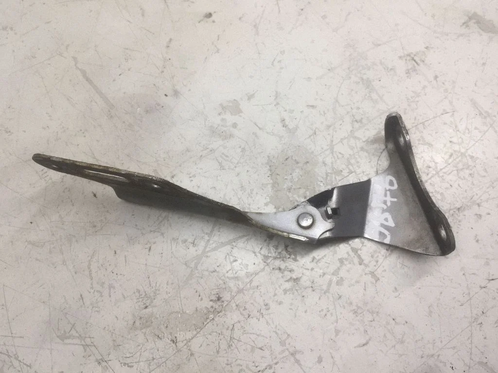 Engine bonnet/hood hinges – Honda CR-V (2002-2006)