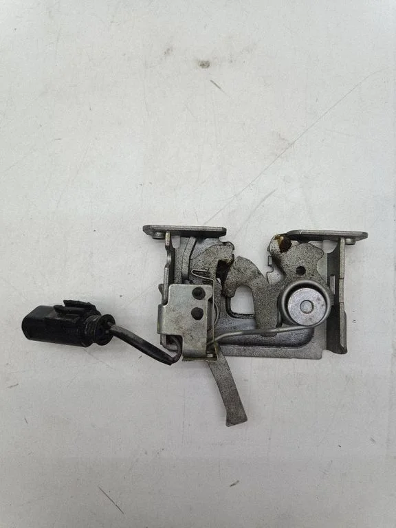 Engine bonnet/hood lock/catch