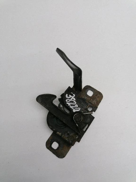 Engine bonnet/hood lock/catch