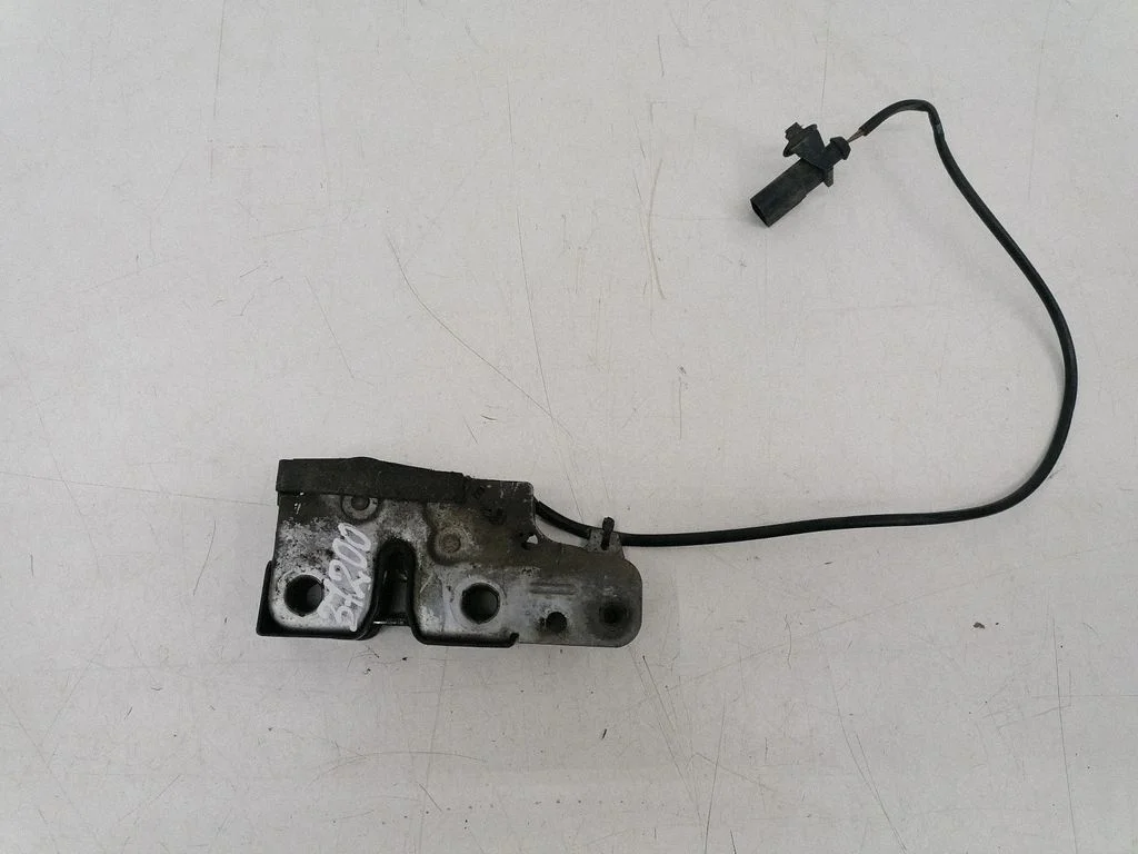 Engine bonnet/hood lock/catch