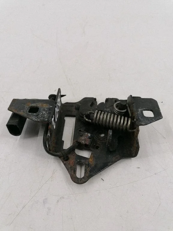 Engine bonnet/hood lock/catch