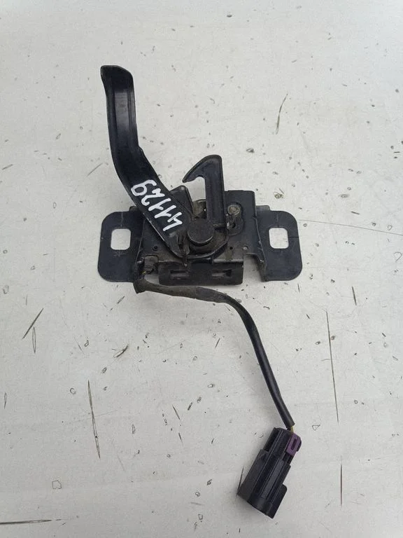 Engine bonnet/hood lock/catch