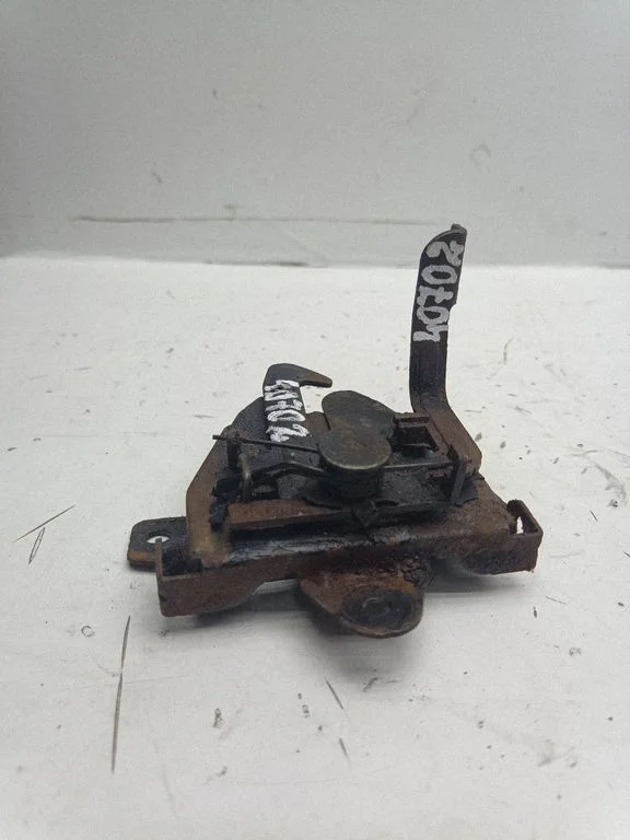 Mootorikapoti lukk