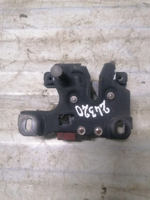 Engine bonnet/hood lock/catch 4B0823509