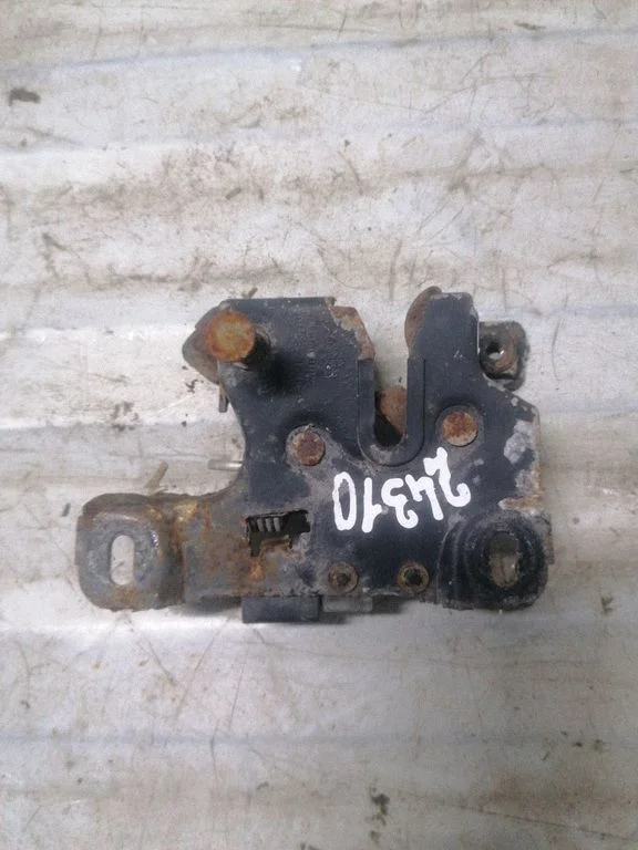 Engine bonnet/hood lock/catch 8L0823509C