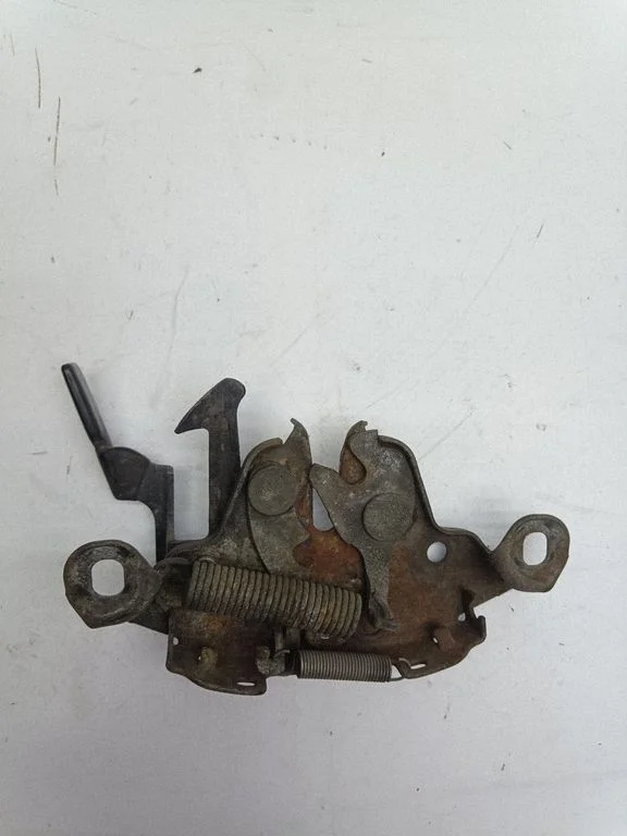 Engine bonnet/hood lock/catch