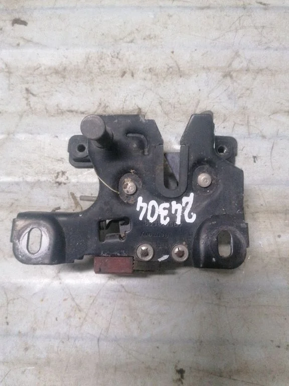 Engine bonnet/hood lock/catch 4B0823509