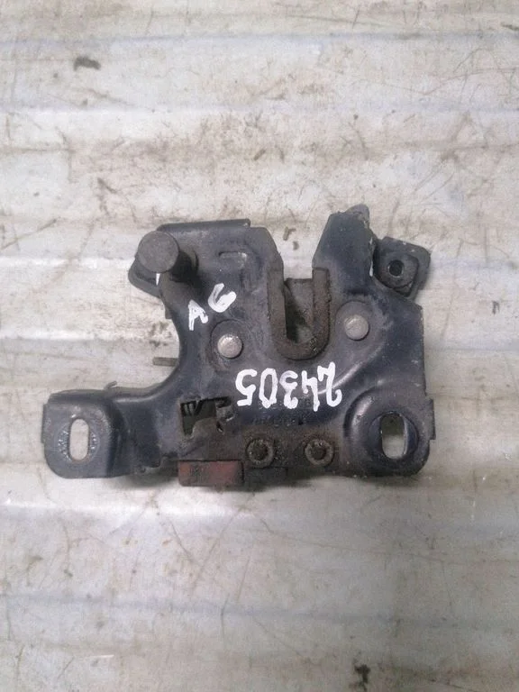 Engine bonnet/hood lock/catch 4B0823509