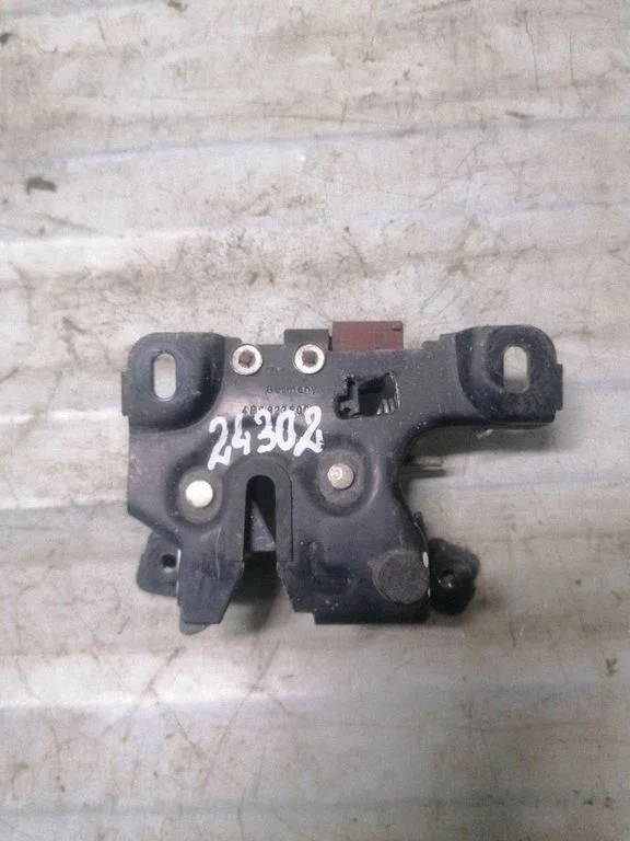 Engine bonnet/hood lock/catch 4B0823509