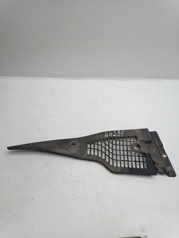 Slotiņu apdare 04806222AB