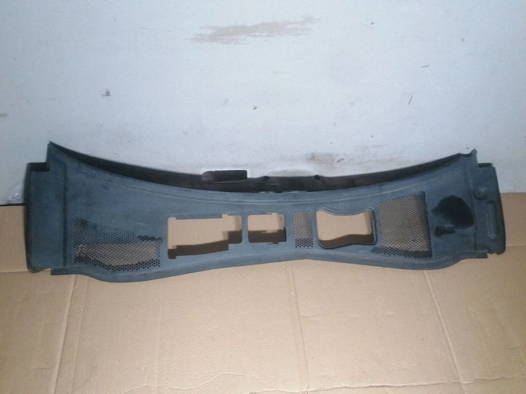 Wiper trim – Volkswagen Passat B5.5 (2001-2005)