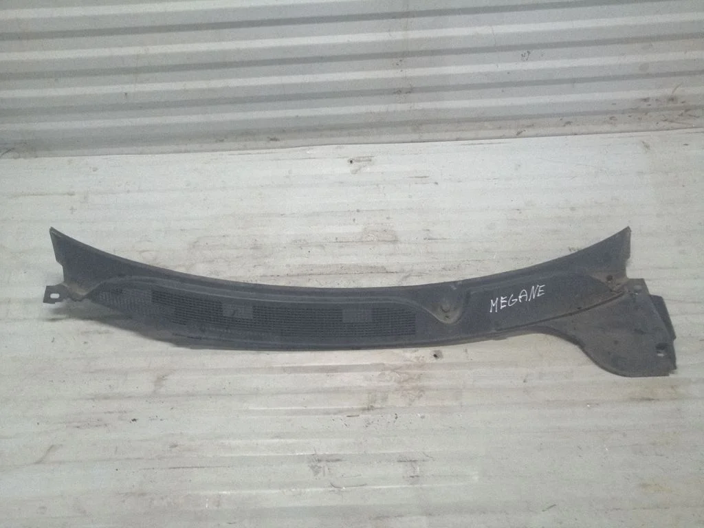 Wiper trim – Renault Megane II (2002-2005)