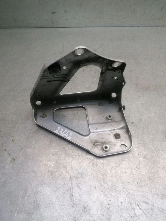 Poritiiva kinnitusklamber – Audi A6 Allroad C6 (2006-2011)