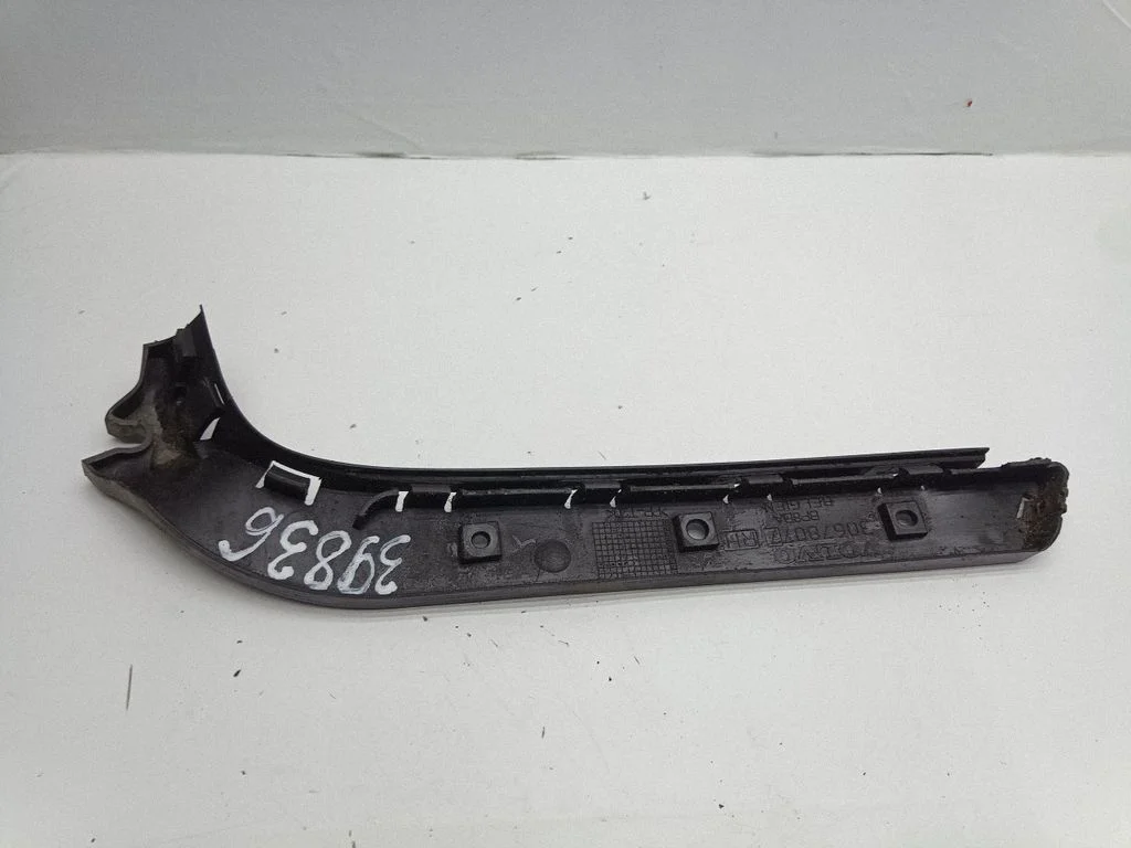 Rear bumper mounting bracket 30678077