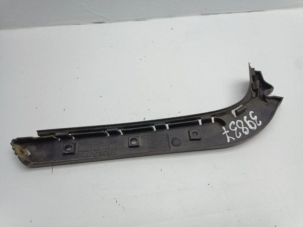 Rear bumper mounting bracket 30678076