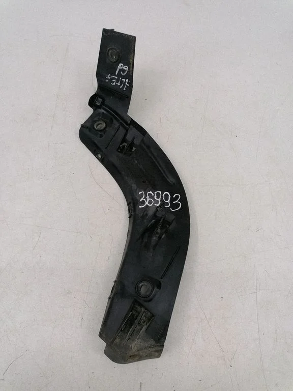 Rear bumper mounting bracket 5P0807376A