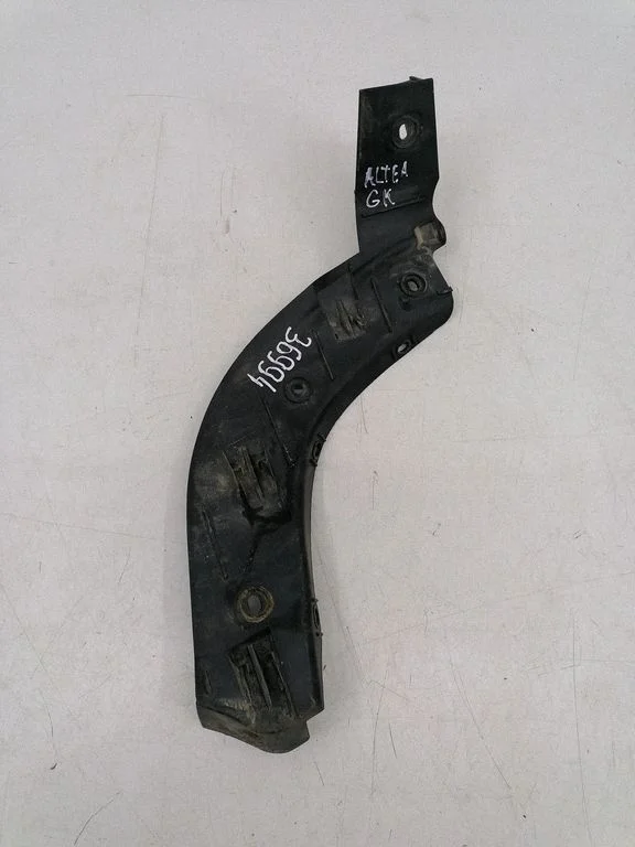 Rear bumper mounting bracket 5P0807375A