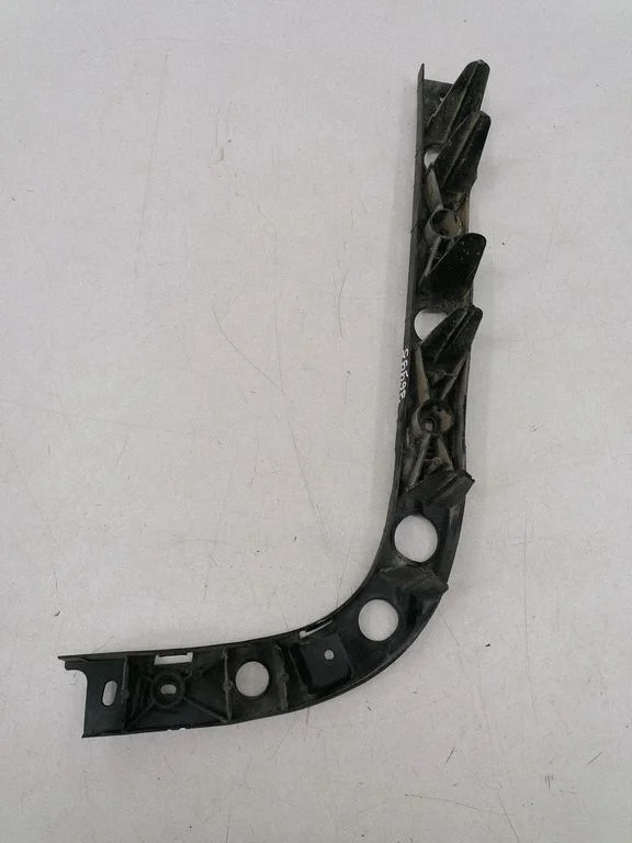 Rear bumper mounting bracket 5P0807863B