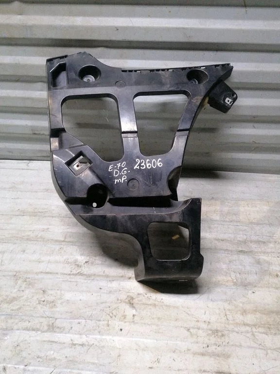 Rear bumper mounting bracket 51127227758