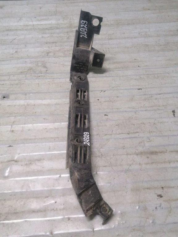 Rear bumper mounting bracket 1J5807394