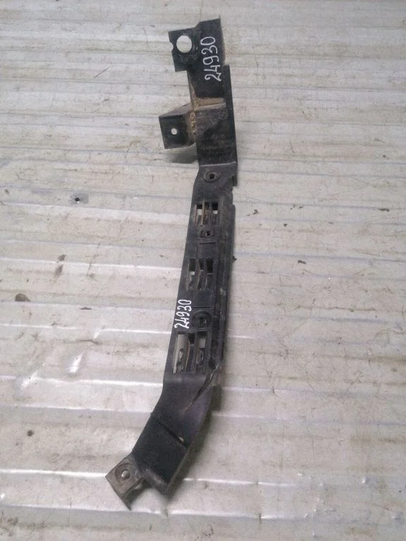 Rear bumper mounting bracket 1J5807393