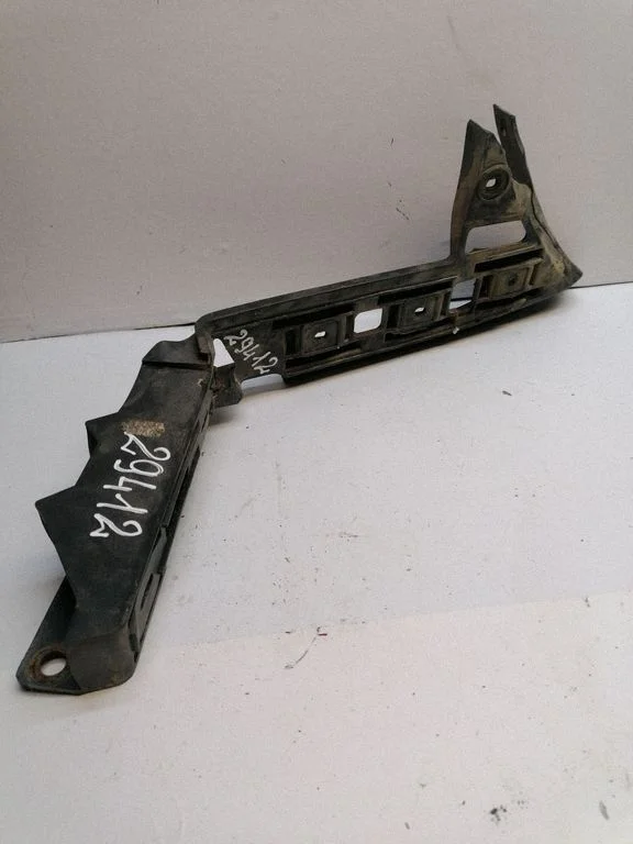 Rear bumper mounting bracket 1T0807376A