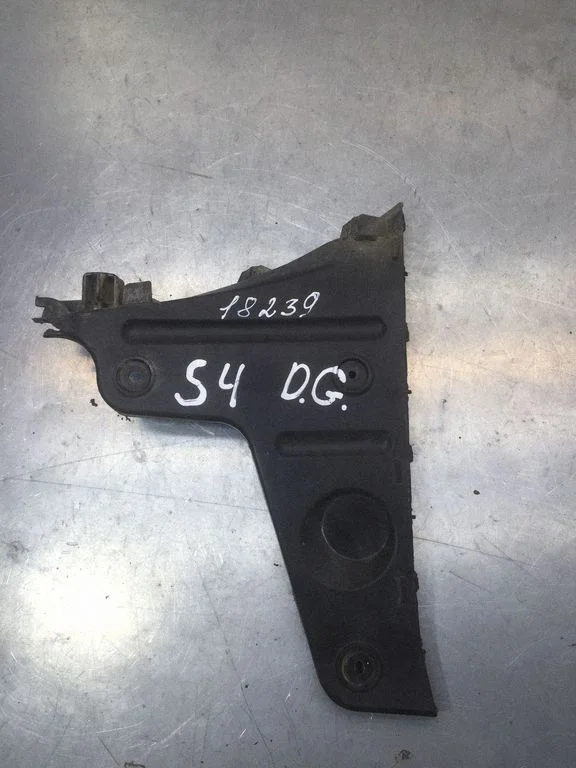 Rear bumper mounting bracket 8E9807454