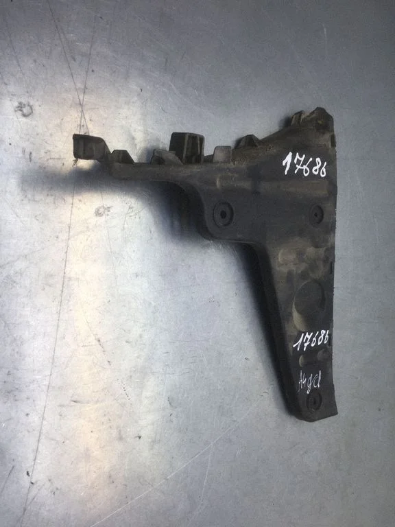 Rear bumper mounting bracket 8E5807454