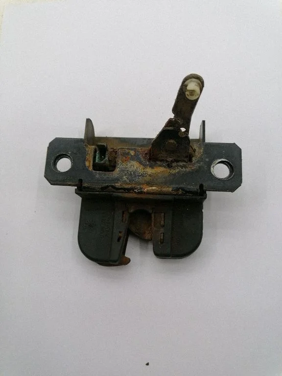 Tailgate/trunk/boot lock/catch/latch – Volkswagen Golf IV (1998-2005)