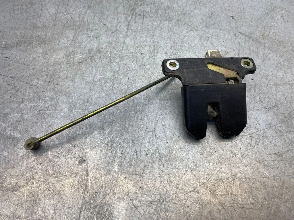 Tailgate/trunk/boot lock/catch/latch 827505B