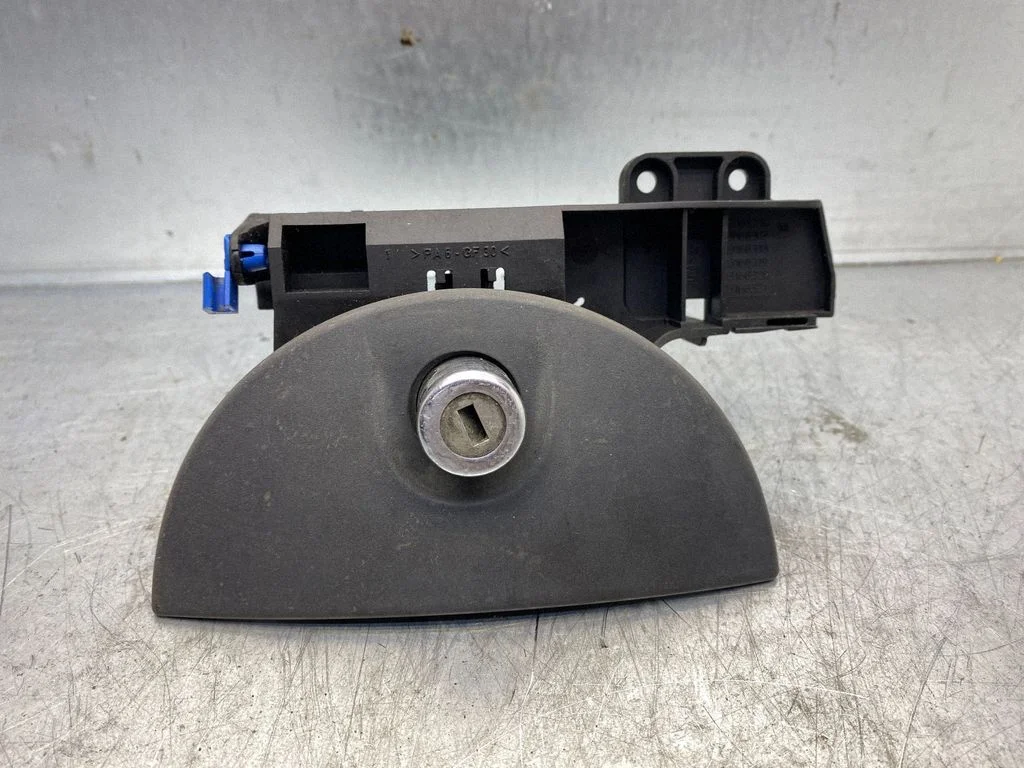 Tailgate/trunk/boot lock/catch/latch – Opel Meriva A (2003-2010)