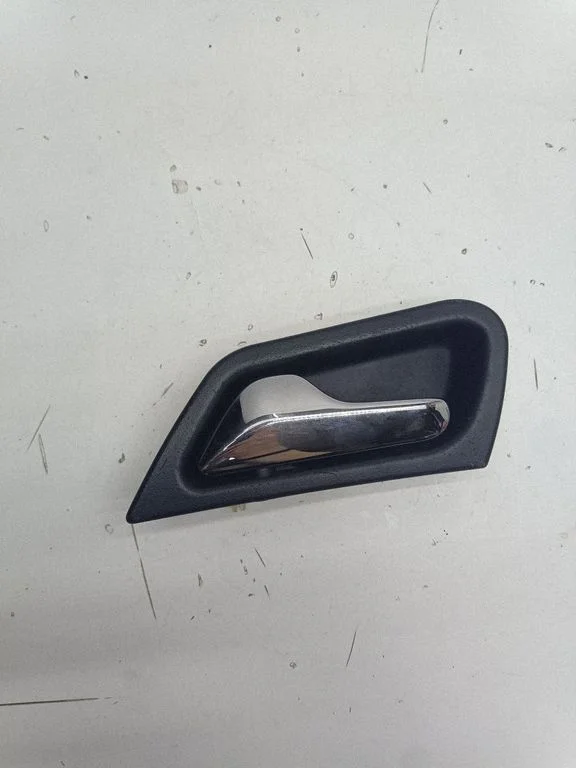 Klamka wewnętrzna drzwi przednich – Mercedes-Benz Klasa C W203 (2000-2007)