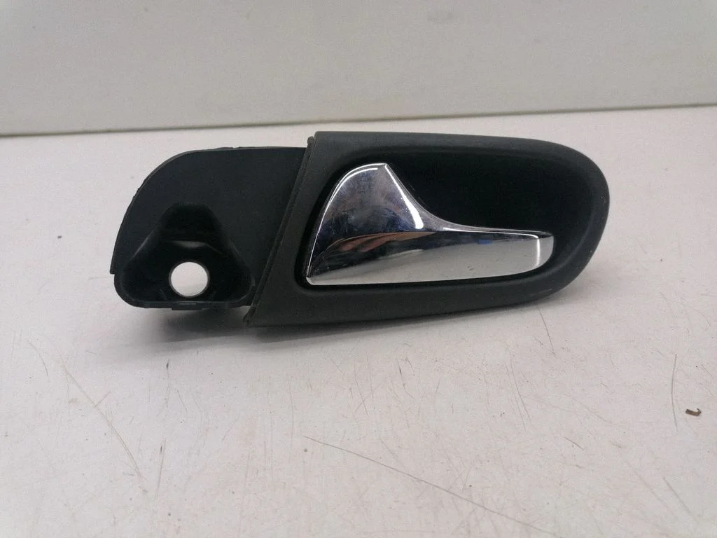 Esiukse sisemine käepide A4147601061