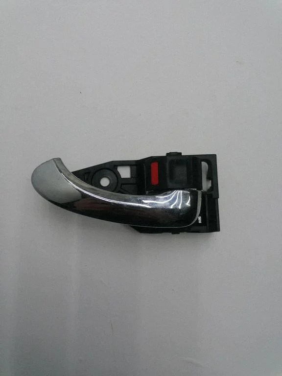 Front door interior handle – Toyota RAV 4 (XA30) (2006-2016)