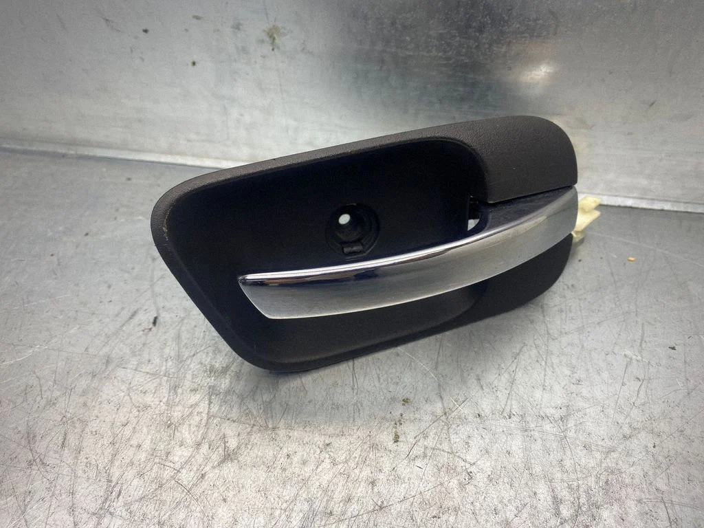 Front door interior handle 1070402AB